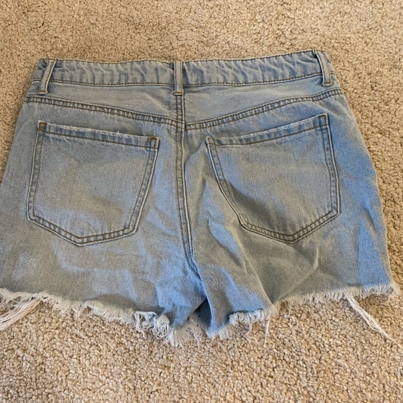 Forever 21 Women’s Small Jean Shorts Distresses - Picture 3 of 3